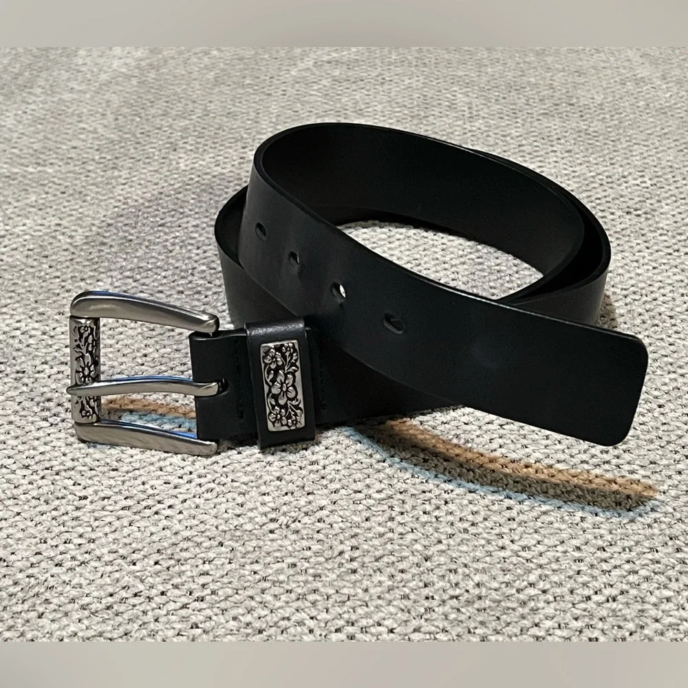 Elegant Black Leather Belt with Silver Buckle - Picture 1 of 7